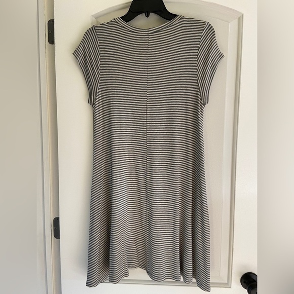 Women’s T shirt dress by Elan w/POCKETS NWT Size Med Dark and Light Gray… - Picture 2 of 6